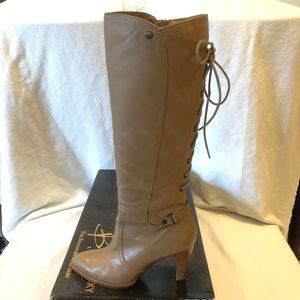 B. Makowsky Kindle Leather Lace Up Boots Sz 7.5